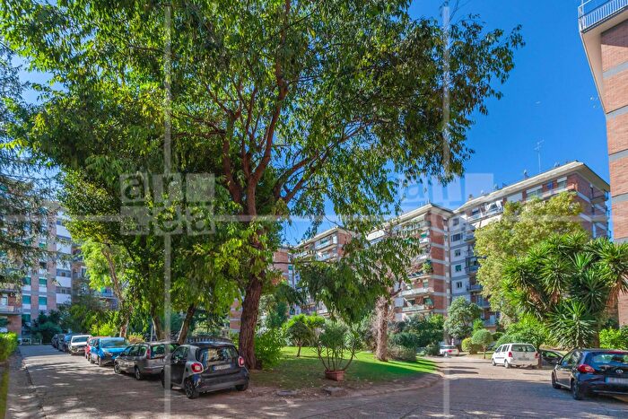 Appartamento trilocale in vendita in Via di Valle Aurelia, Roma