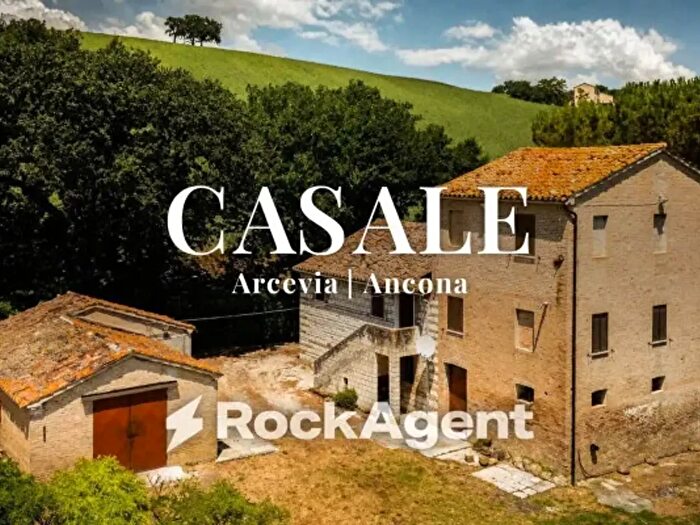 Casa con 6 locali in vendita in Frazione Magnadorsa, Arcevia