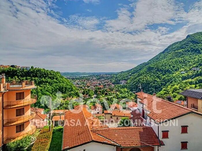 Appartamento trilocale in vendita in Via Sant'Ambrogio, Caslino D'Erba
