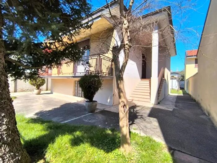 Casa trilocale in vendita in Via Achille Grandi, Arluno