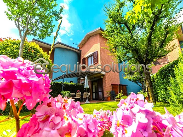 Casa quadrilocale in vendita in Via Ghisalberti, Pedrengo