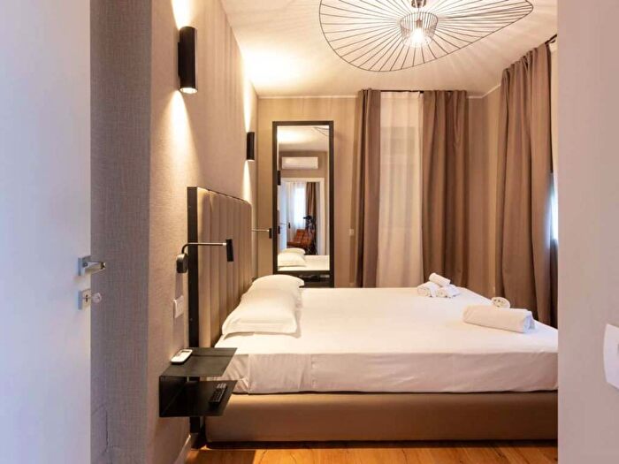 Appartamento bilocale in affitto in Via Monte Rosa, Monte Rosa Lotto, Milano