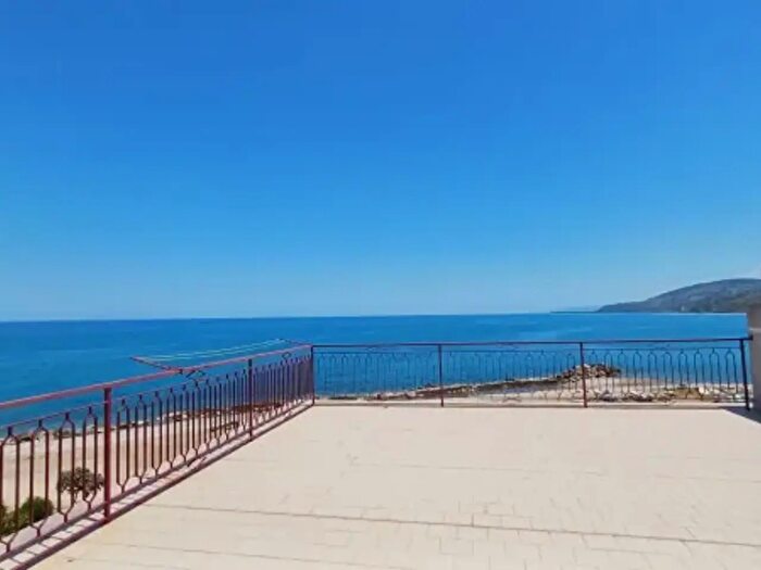 Appartamento trilocale in vendita in Via Marina, Santo Stefano Di Camastra