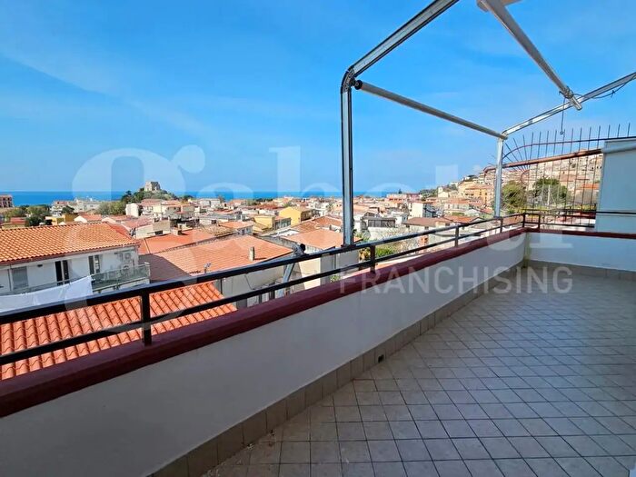 Appartamento trilocale in vendita in Via Giuseppe Pezzotti, Scalea