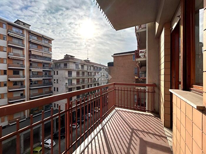 Appartamento trilocale in vendita in Via Pietro Francesco Guala, Torino