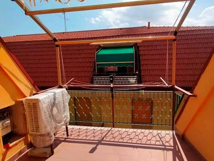 Appartamento trilocale in affitto in Via Gaetano Donizetti, Centro, Loano