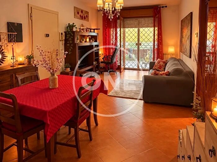 Appartamento trilocale in vendita in Largo Silvi, Roma