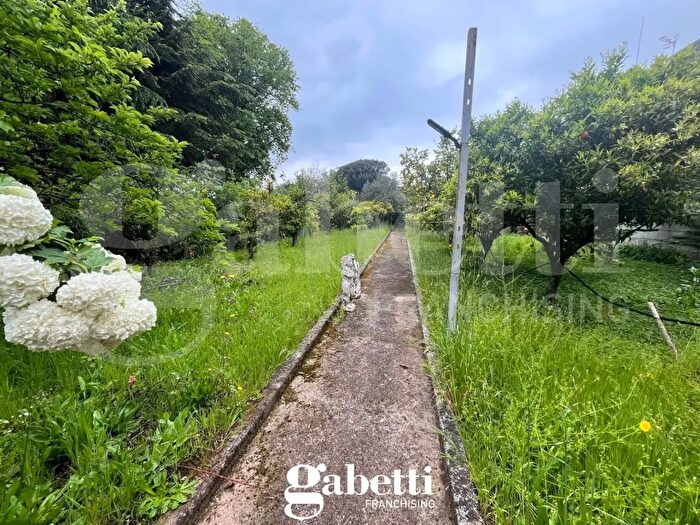 Casa con 8 locali in vendita in Via del Popolo, Calvi Risorta