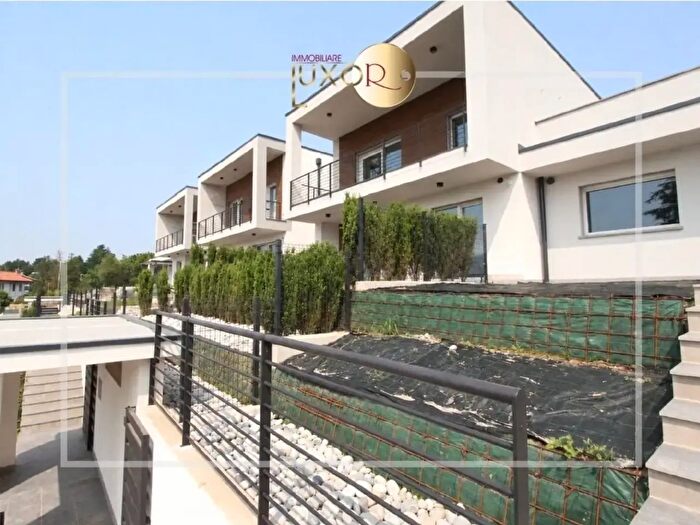 Appartamento trilocale in vendita in Via Don Carlo Gnocchi, Casatenovo