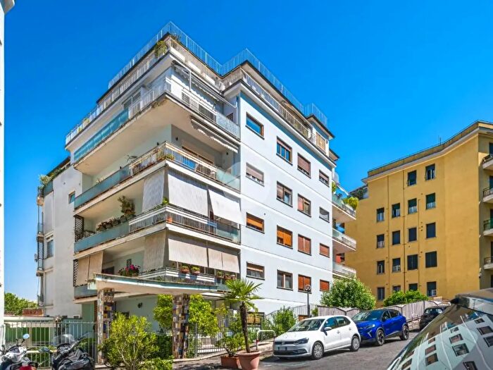 Appartamento trilocale in vendita in Viale Platone, Roma