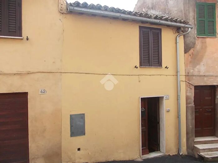 Appartamento trilocale in vendita in Via della Montagna, Subiaco