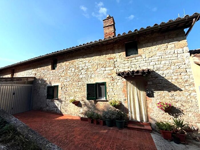 Appartamento quadrilocale in vendita in Frazione Casamorcia, Gubbio