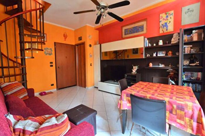 Appartamento trilocale in vendita in Strada Pianezza, Torino