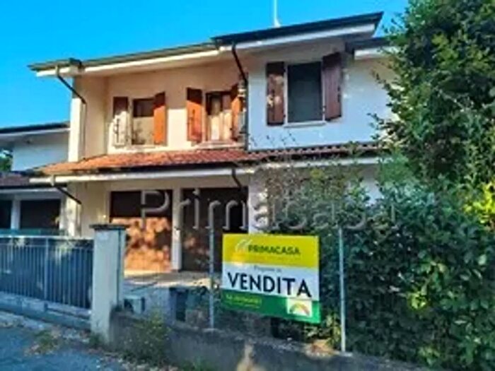 Casa con 7 locali in vendita in Fabbrico