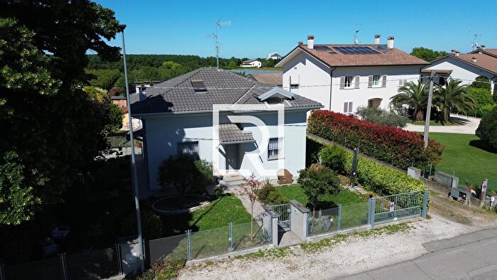 Casa con 6 locali in vendita in Nuove Fondine Forlimpopoli, Forlimpopoli