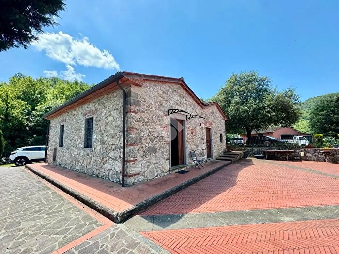 Casa quadrilocale in vendita in Via Leonardo da Vinci, Quarrata