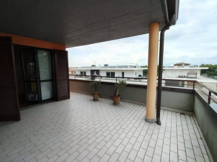 Appartamento quadrilocale in vendita in Via Nosari, Osio Sotto