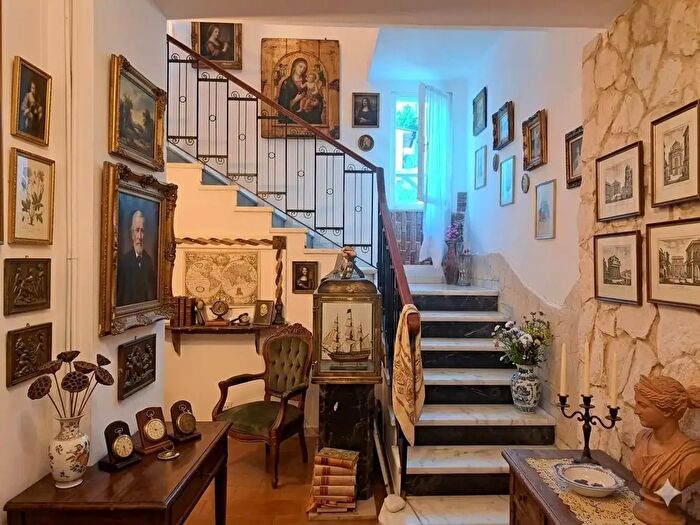Casa con 5 locali in vendita in Carrara