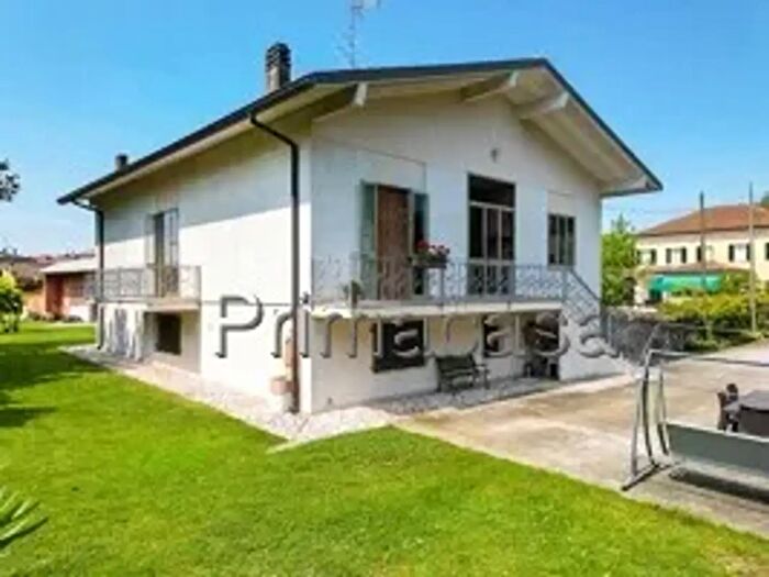 Casa con 12 locali in vendita in Via Giuseppe Garibaldi, Bovolone