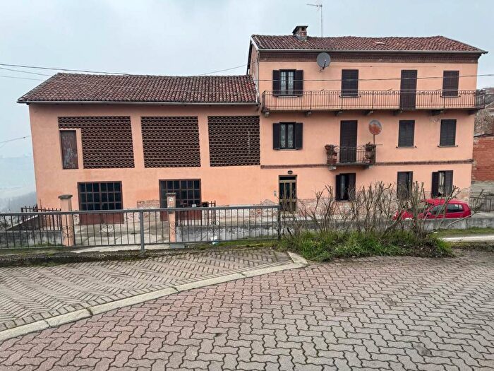 Appartamento quadrilocale in affitto in Via San Pietro, Centro, Mongardino