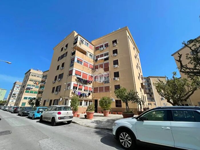 Appartamento trilocale in vendita in Via Mauro Ciaula, Palermo