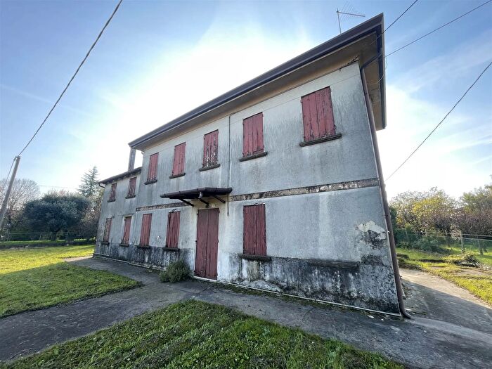 Casa con 6 locali in vendita in Casier