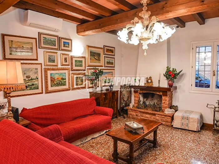 Casa con 6 locali in vendita in Minerbio
