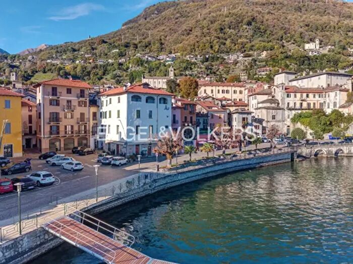 Appartamento trilocale in vendita in Piazza Camillo Benso di Cavour, Gravedona ed Uniti