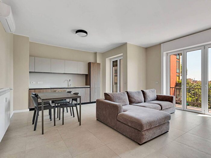 Appartamento trilocale in affitto in Via Angelo Carlo Fumagalli, Navigli Darsena, Milano