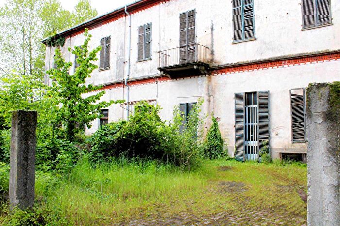 Casa con 11 locali in vendita in Via Birago, Vercelli