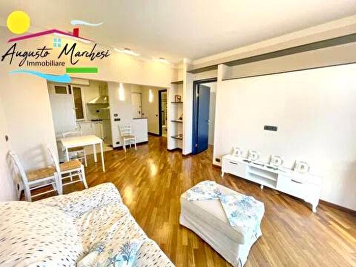Appartamento trilocale in affitto in Via Privata Miramare, Centro, Recco