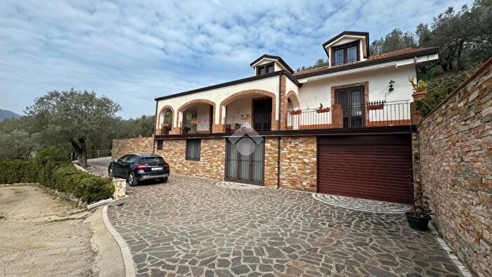 Casa con 6 locali in vendita in Via Area Serra, Giffoni Sei Casali