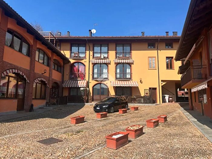 Appartamento trilocale in vendita in Via Vietta, Giaveno