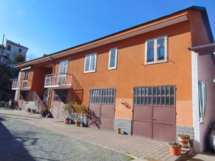Casa con 5 locali in vendita in Via San Michele, Mombaruzzo