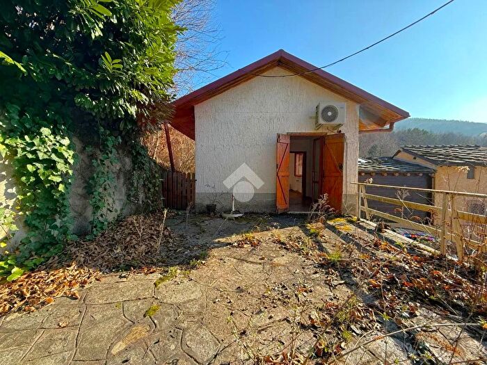 Casa con 10 locali in vendita in Borgata Brancard, Giaveno