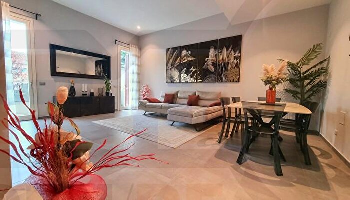 Appartamento con 6 locali in vendita in Via Baracca, Lugo