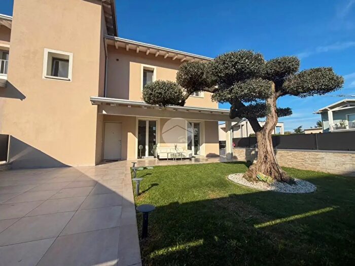 Casa quadrilocale in vendita in Via Risorgimento, Montichiari