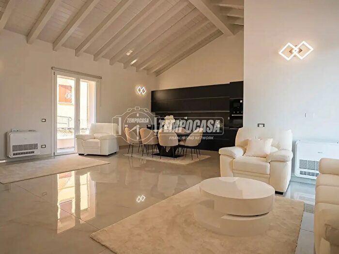 Appartamento trilocale in vendita in Via San Giovanni, Montichiari