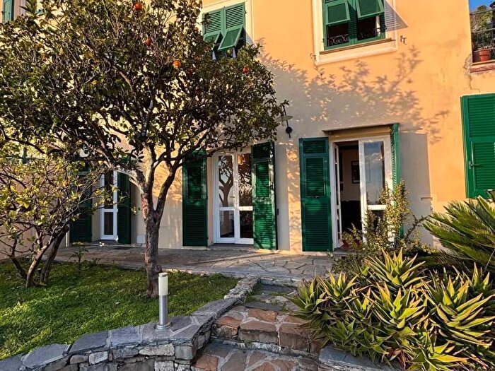 Appartamento trilocale in affitto in Via Sego, Centro, Camogli