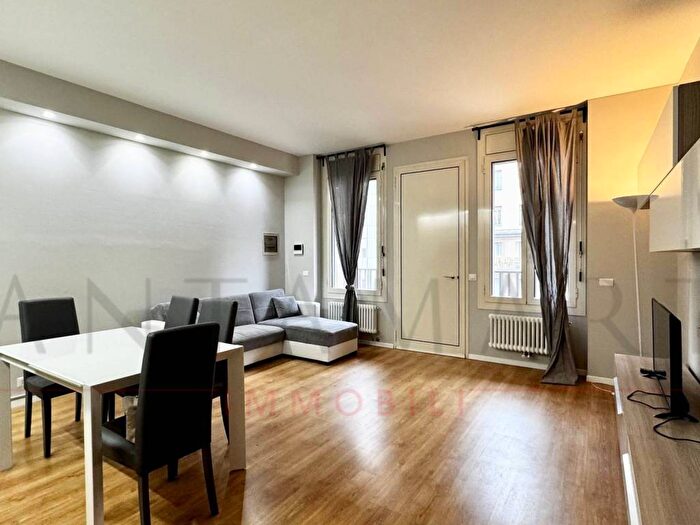 Appartamento bilocale in affitto in Viale Monte Santo, Porta Nuova, Milano