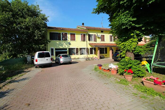 Casa con 6 locali in vendita in Via Fabbrico, Campagnola Emilia