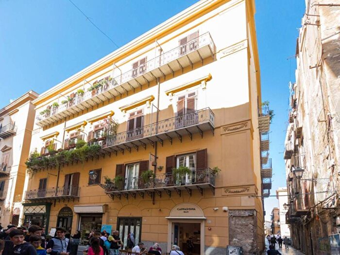 Appartamento trilocale in affitto in Via Montevergini, Cassaro, Palermo