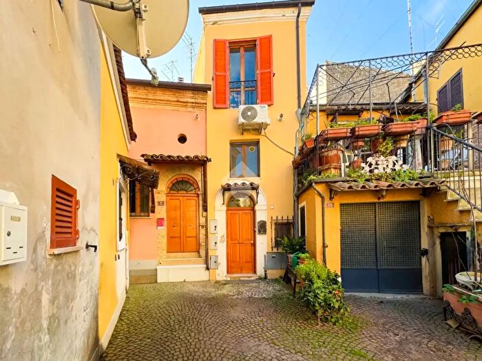 Casa quadrilocale in vendita in Largo Moricorvo, Chieti