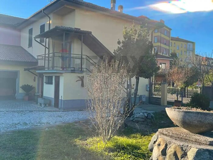 Casa con 8 locali in vendita in Cairo Montenotte