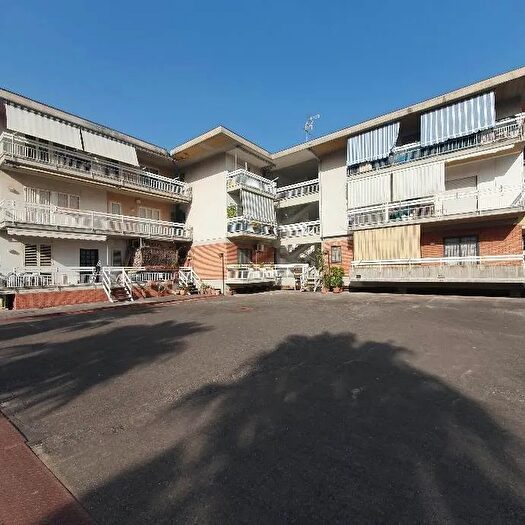 Appartamento trilocale in vendita in Via Vampolieri, Aci Catena