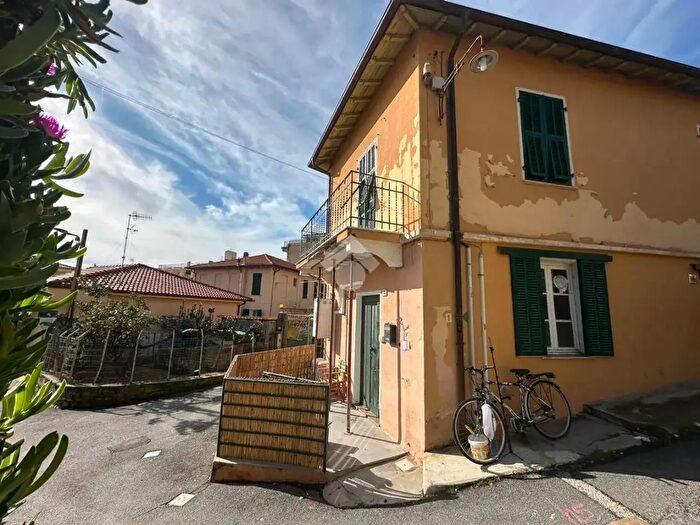 Casa con 9 locali in vendita in Strada della Cava, Bordighera