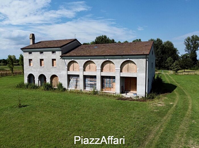 Casa con 5 locali in vendita in Campolongo Maggiore Via Roma, Campolongo Maggiore