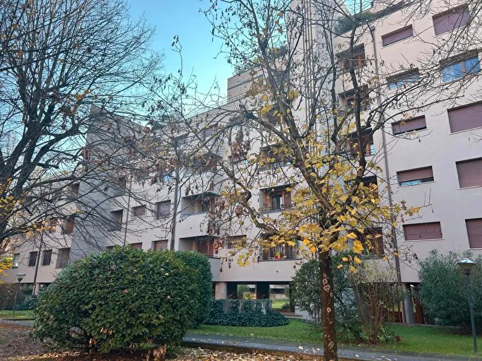 Appartamento con 7 locali in affitto in Via Amedeo Lipparini, Bologna