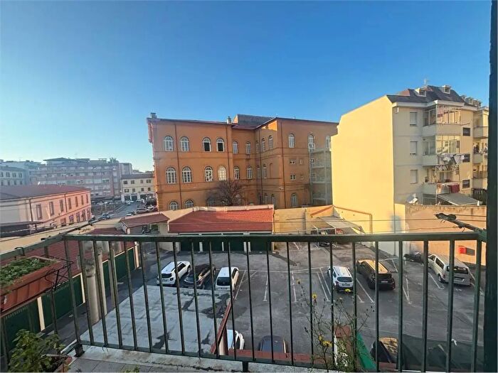 Appartamento con 6 locali in vendita in Rondinella, Livorno