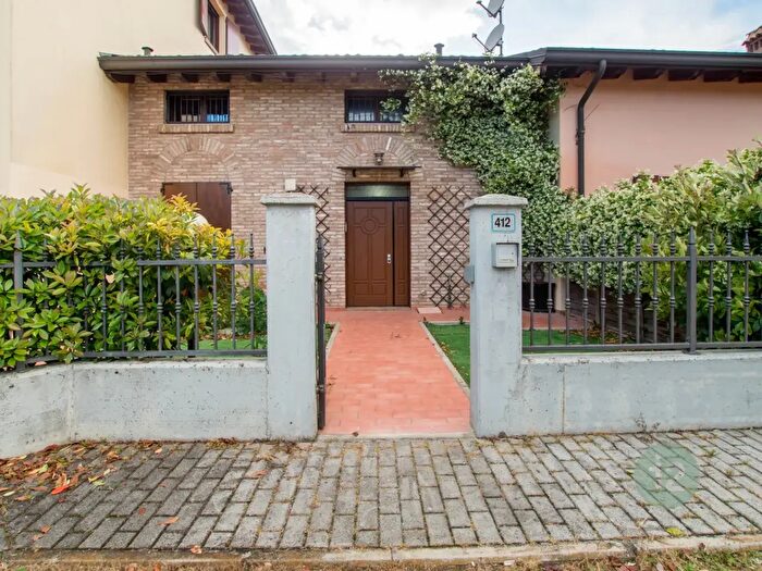 Casa quadrilocale in vendita in Soliera